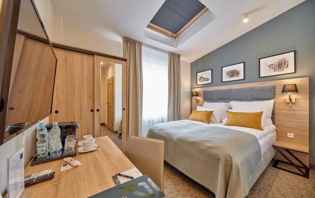 Slaapkamer van hotel 32 Krakow Old Town in Krakau